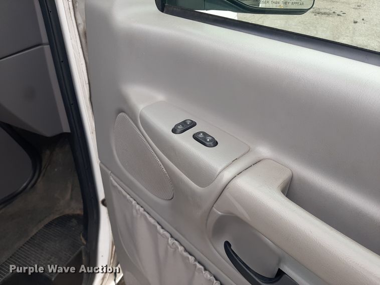 image for item LX9989 2000 Ford E350  van