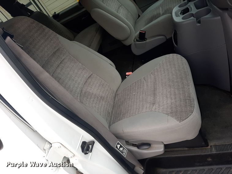 image for item LX9989 2000 Ford E350  van