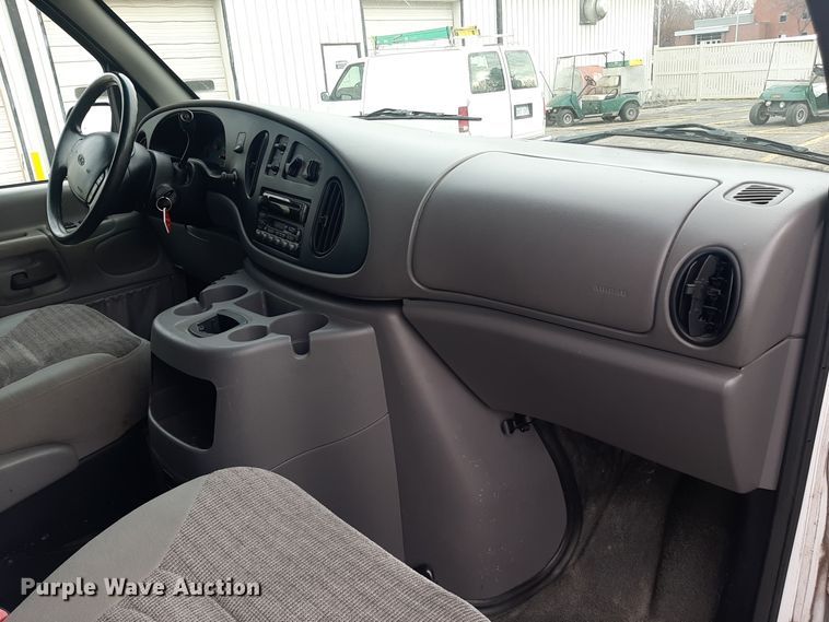image for item LX9989 2000 Ford E350  van