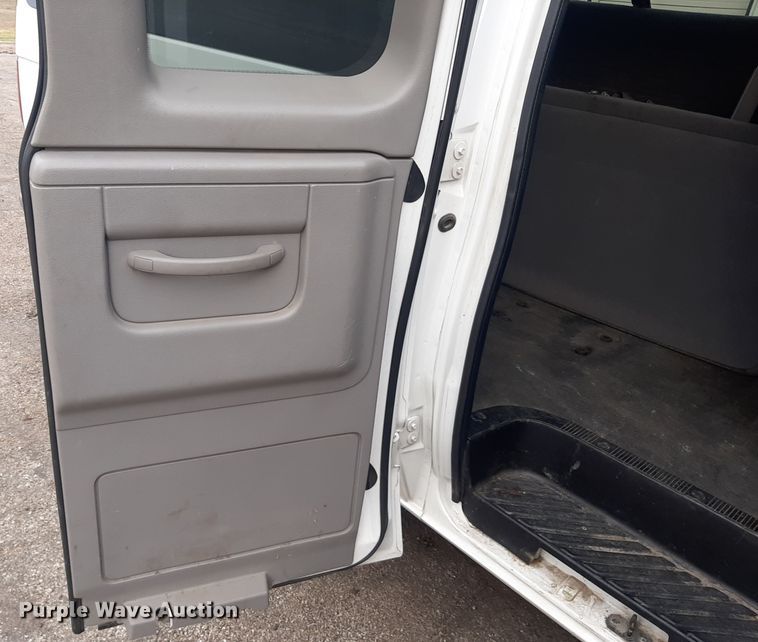 image for item LX9989 2000 Ford E350  van