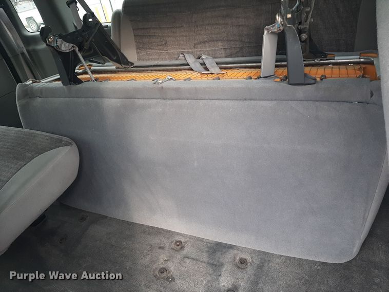 image for item LX9989 2000 Ford E350  van