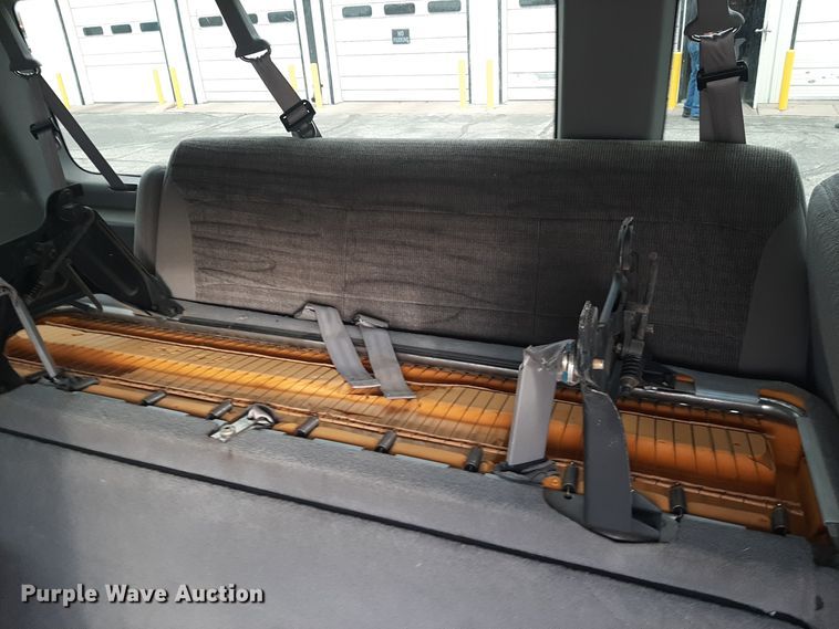 image for item LX9989 2000 Ford E350  van