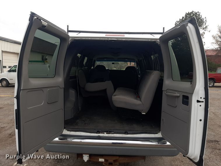 image for item LX9989 2000 Ford E350  van