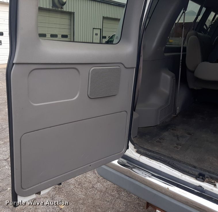 image for item LX9989 2000 Ford E350  van