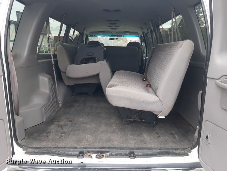 image for item LX9989 2000 Ford E350  van