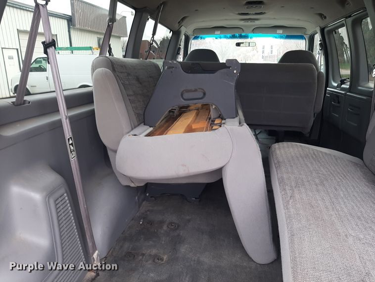 image for item LX9989 2000 Ford E350  van