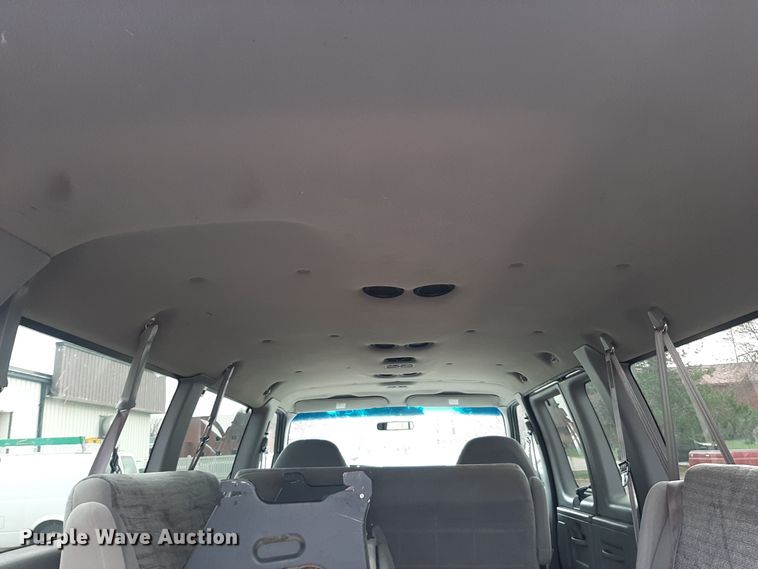 image for item LX9989 2000 Ford E350  van