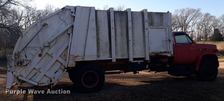 image for item LY9005 1980 GMC 7000  refuse truck