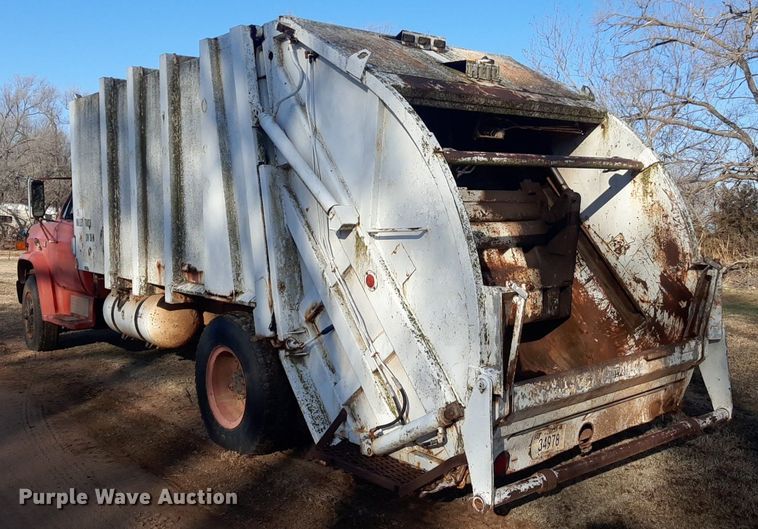 image for item LY9005 1980 GMC 7000  refuse truck