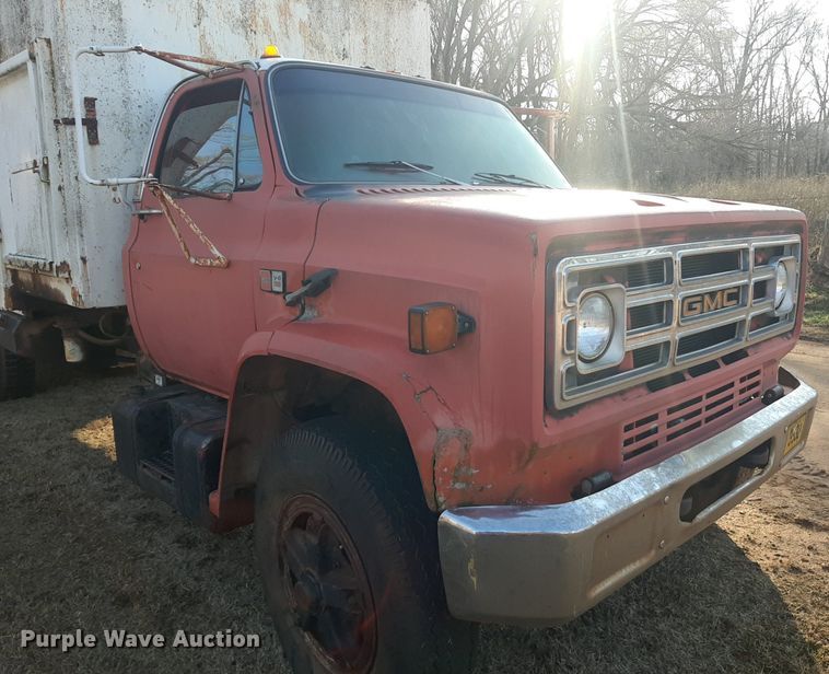 image for item LY9005 1980 GMC 7000  refuse truck