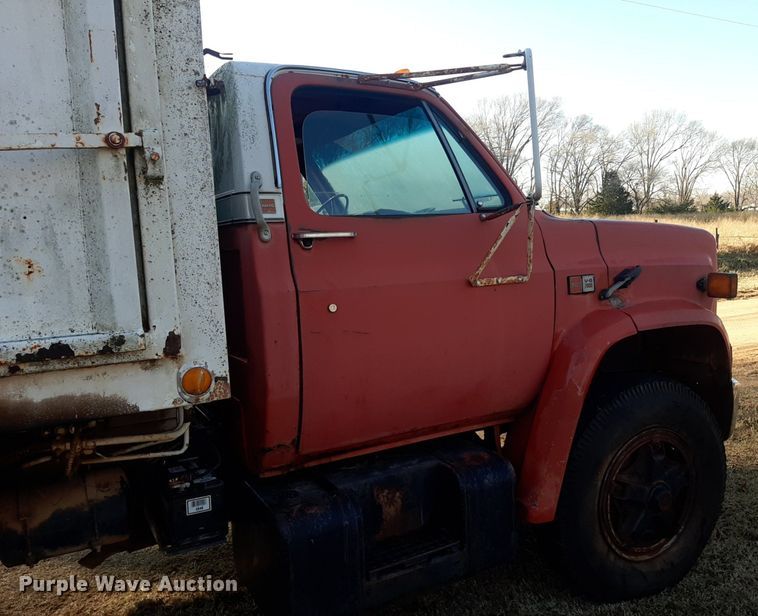 image for item LY9005 1980 GMC 7000  refuse truck