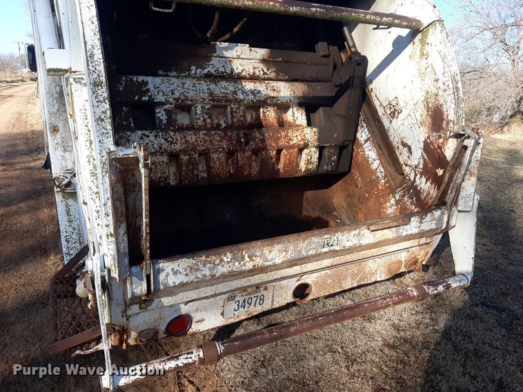 image for item LY9005 1980 GMC 7000  refuse truck