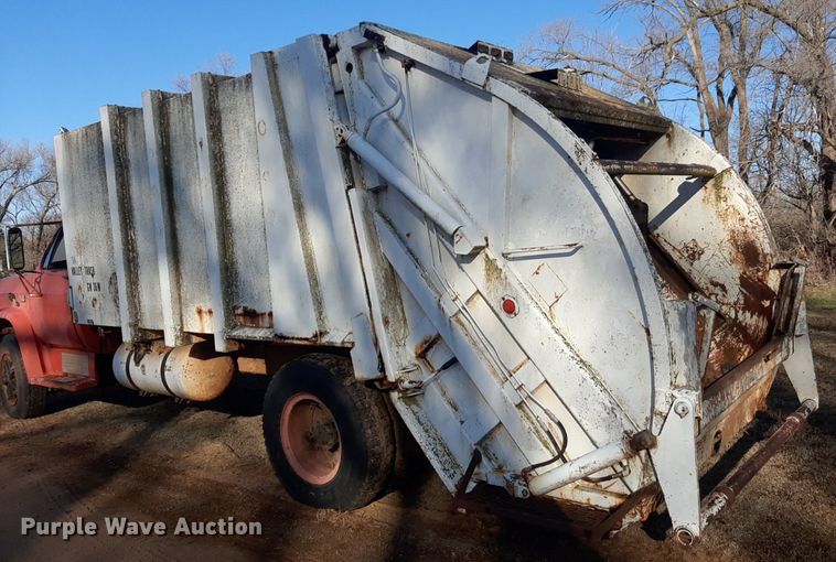 image for item LY9005 1980 GMC 7000  refuse truck