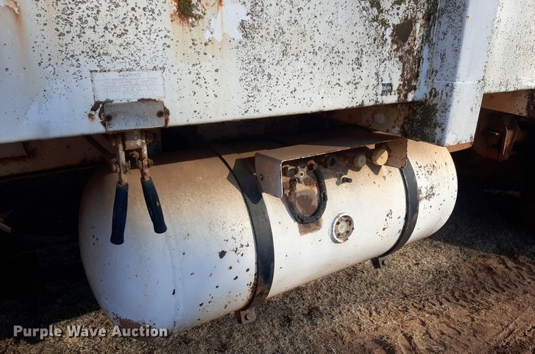 image for item LY9005 1980 GMC 7000  refuse truck