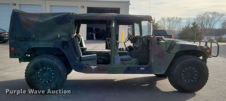 image for item MI9874 1986 Am General Humvee  SUV