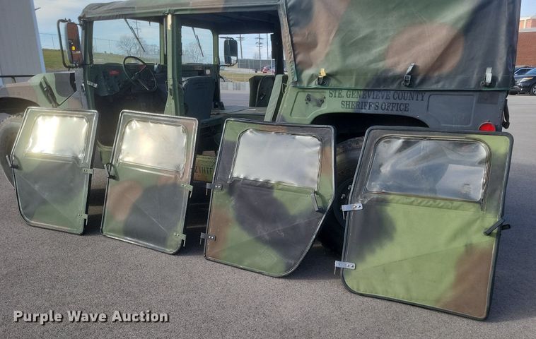 image for item MI9874 1986 Am General Humvee  SUV