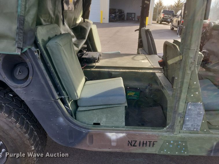 image for item MI9874 1986 Am General Humvee  SUV