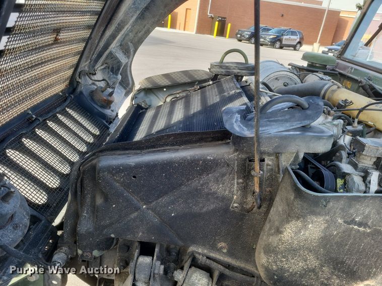 image for item MI9874 1986 Am General Humvee  SUV