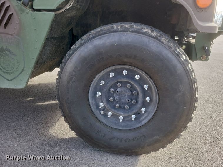 image for item MI9874 1986 Am General Humvee  SUV