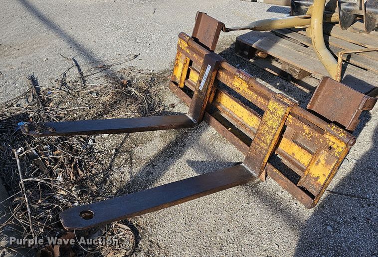 Skid steer forks in Olathe, KS Item NE9302 for sale Purple Wave