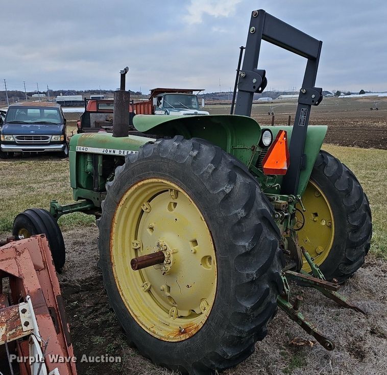 image for item NE9342 1976 John Deere 2640  tractor
