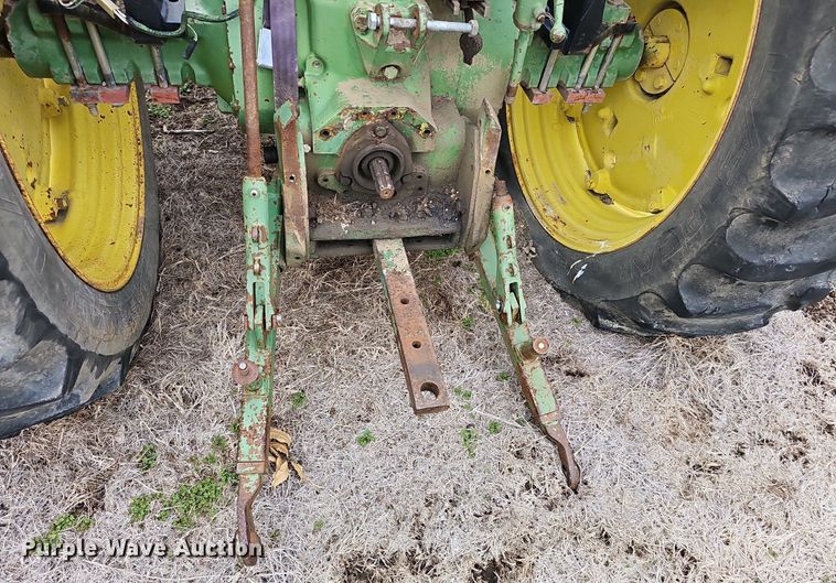 image for item NE9342 1976 John Deere 2640  tractor