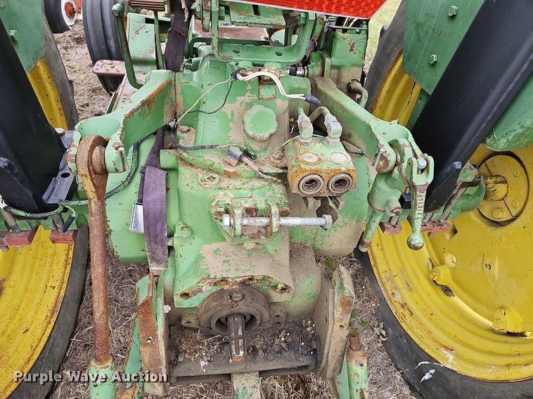 image for item NE9342 1976 John Deere 2640  tractor