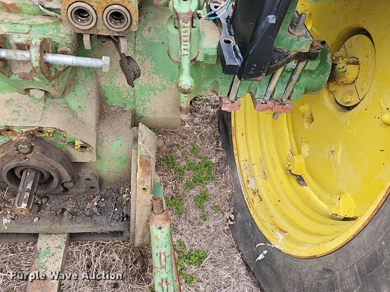 image for item NE9342 1976 John Deere 2640  tractor