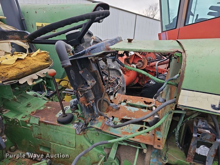 image for item NE9342 1976 John Deere 2640  tractor