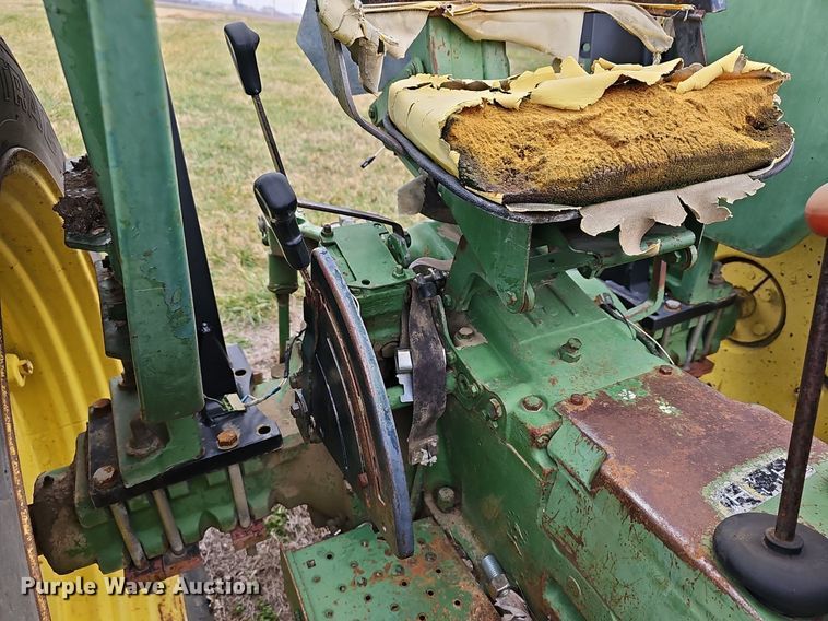 image for item NE9342 1976 John Deere 2640  tractor