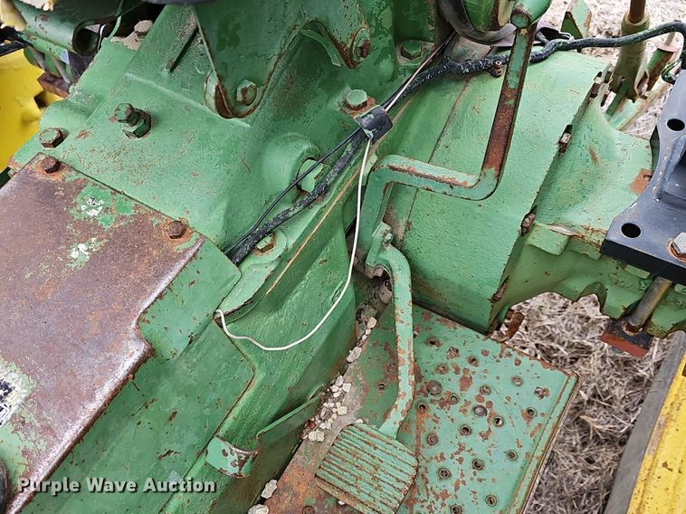 image for item NE9342 1976 John Deere 2640  tractor