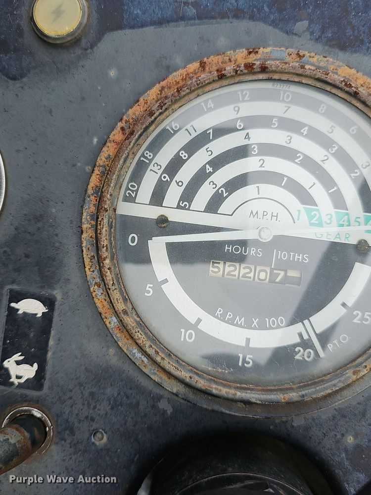 image for item NE9342 1976 John Deere 2640  tractor