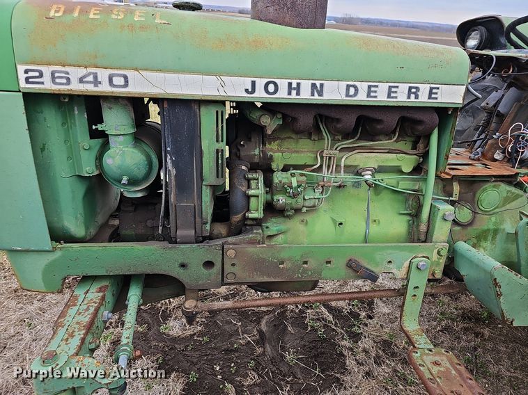image for item NE9342 1976 John Deere 2640  tractor