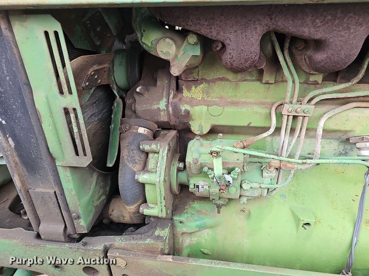 image for item NE9342 1976 John Deere 2640  tractor