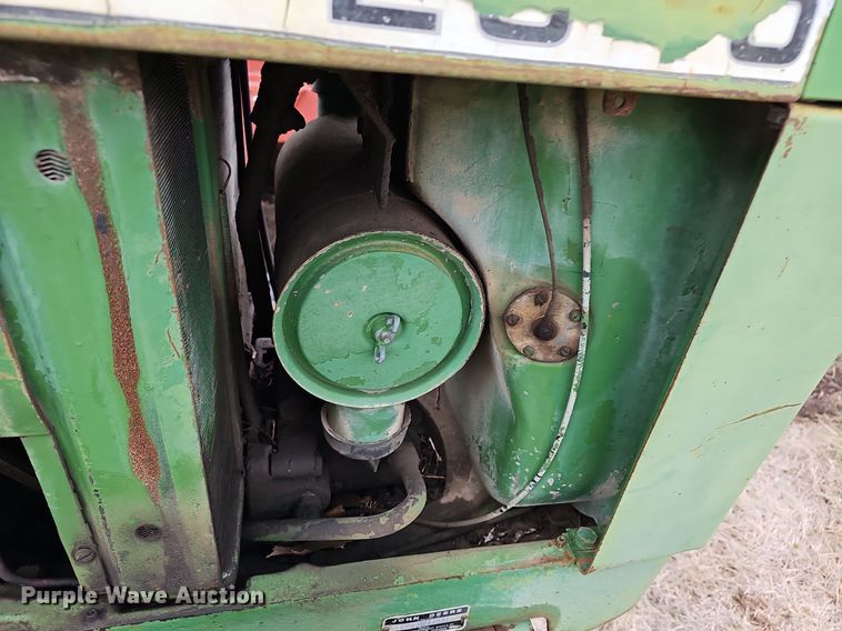 image for item NE9342 1976 John Deere 2640  tractor