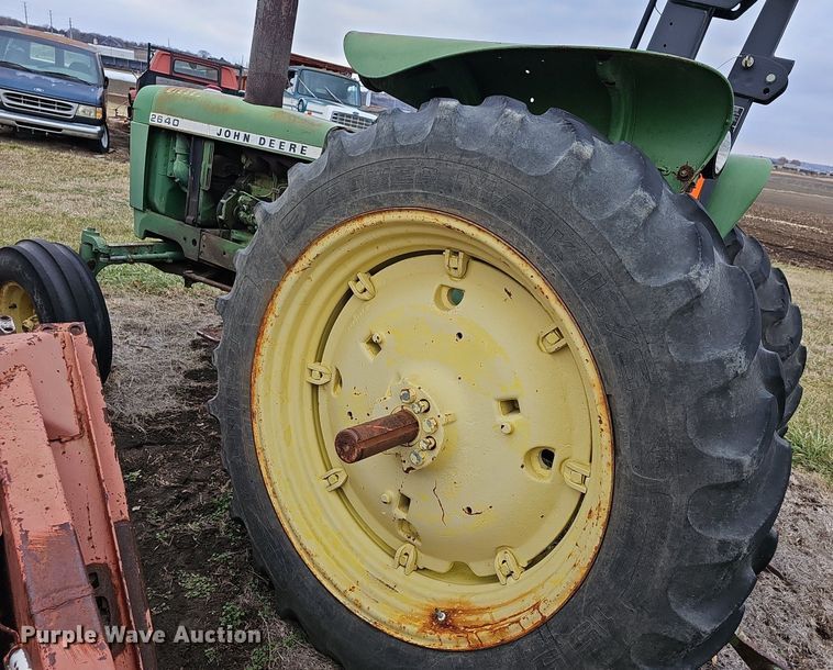 image for item NE9342 1976 John Deere 2640  tractor