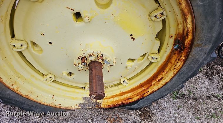 image for item NE9342 1976 John Deere 2640  tractor