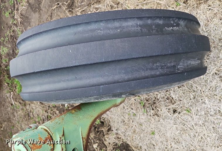 image for item NE9342 1976 John Deere 2640  tractor