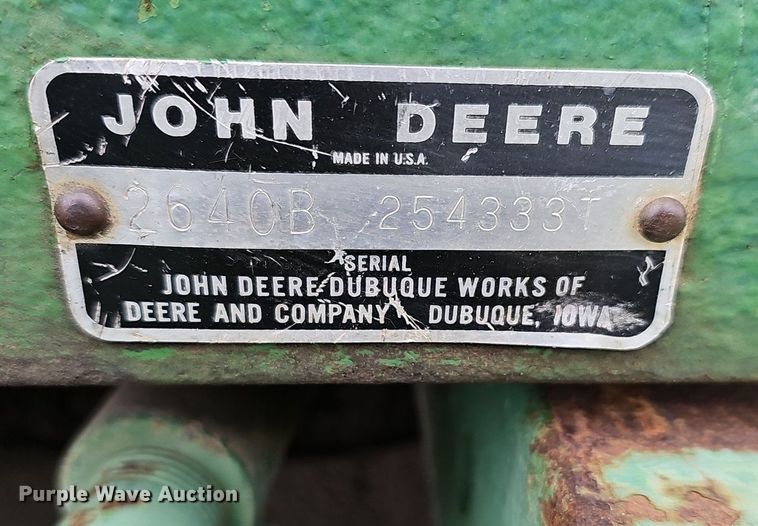 image for item NE9342 1976 John Deere 2640  tractor