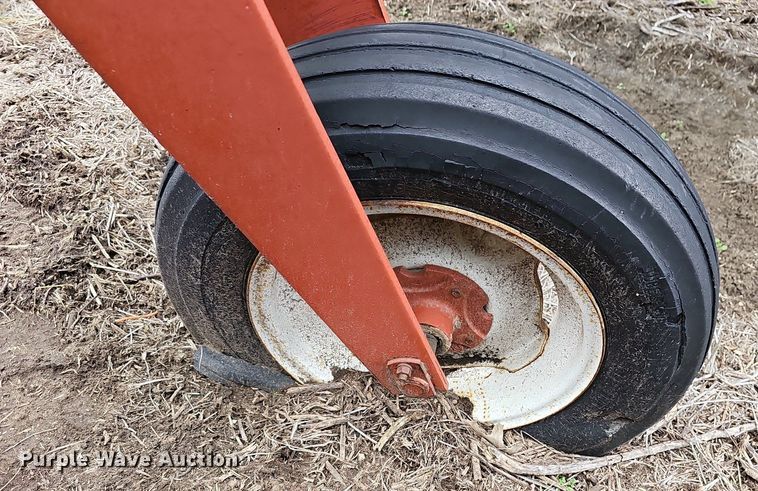 image for item NE9343 1982 Hesston 6450  swather / windrower