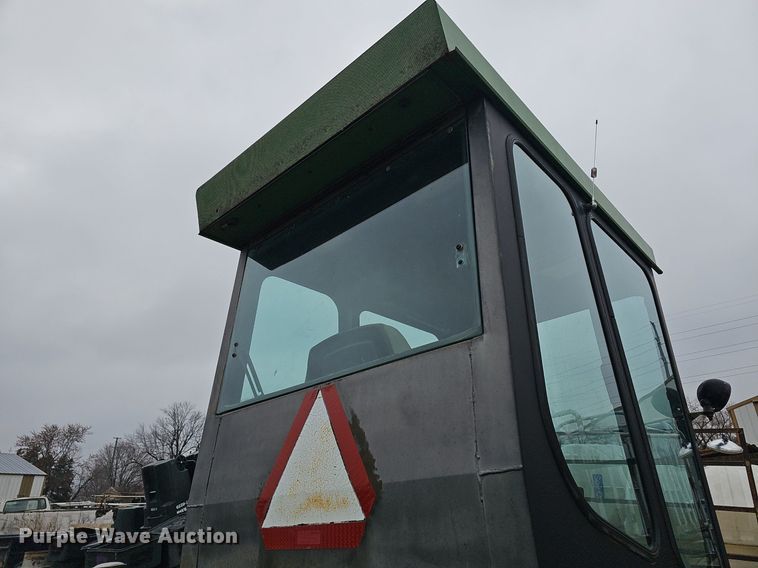 image for item NE9344 1981 John Deere 2280  swather / windrower