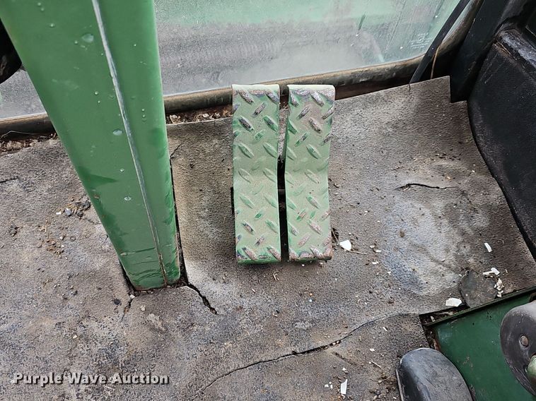 image for item NE9344 1981 John Deere 2280  swather / windrower