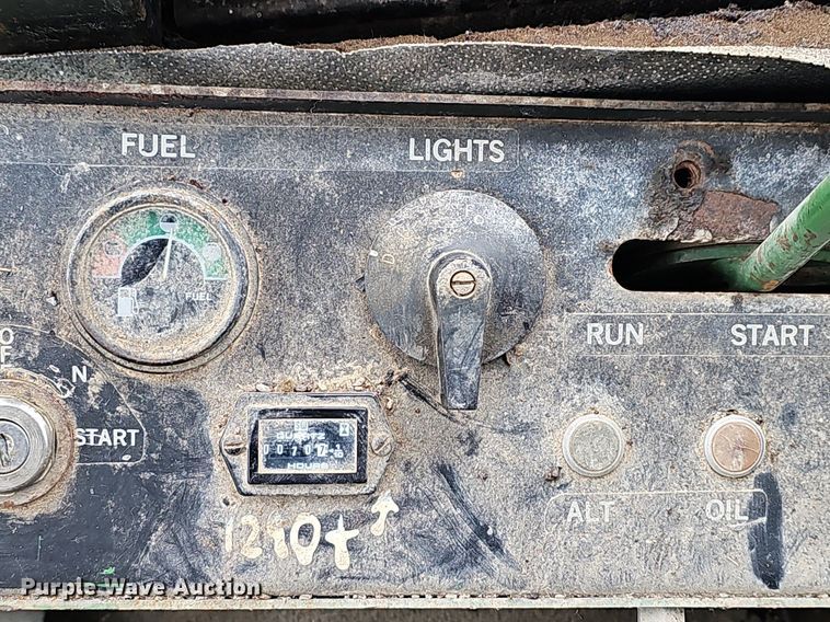 image for item NE9344 1981 John Deere 2280  swather / windrower