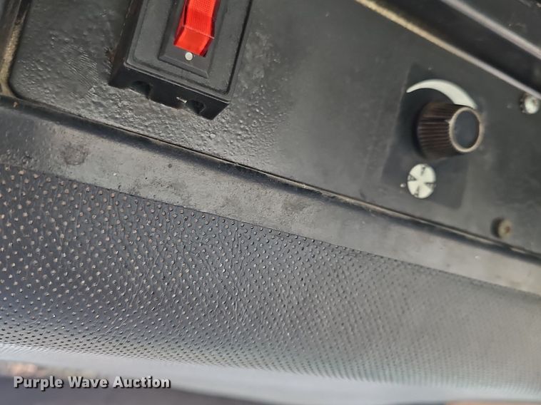 image for item NE9344 1981 John Deere 2280  swather / windrower