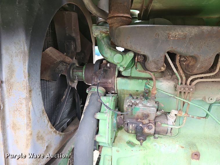 image for item NE9344 1981 John Deere 2280  swather / windrower