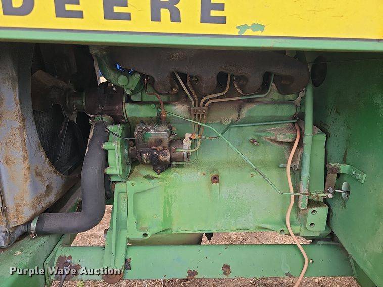 image for item NE9344 1981 John Deere 2280  swather / windrower