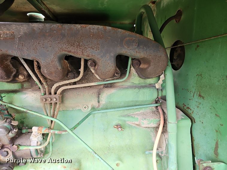 image for item NE9344 1981 John Deere 2280  swather / windrower
