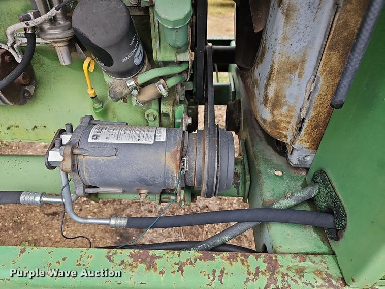 image for item NE9344 1981 John Deere 2280  swather / windrower