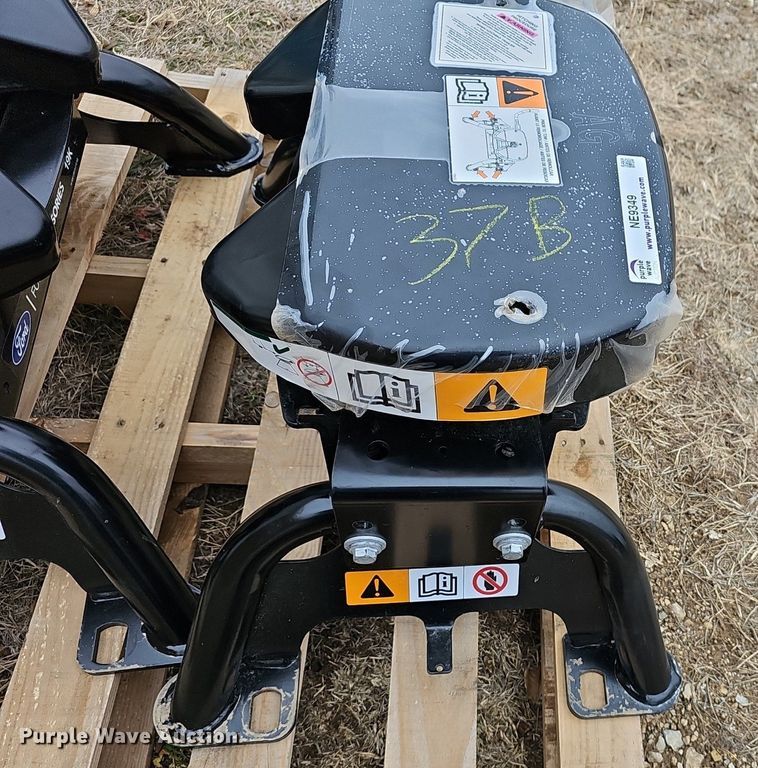 image for item NE9349 Ford AG  fifth wheel hitch