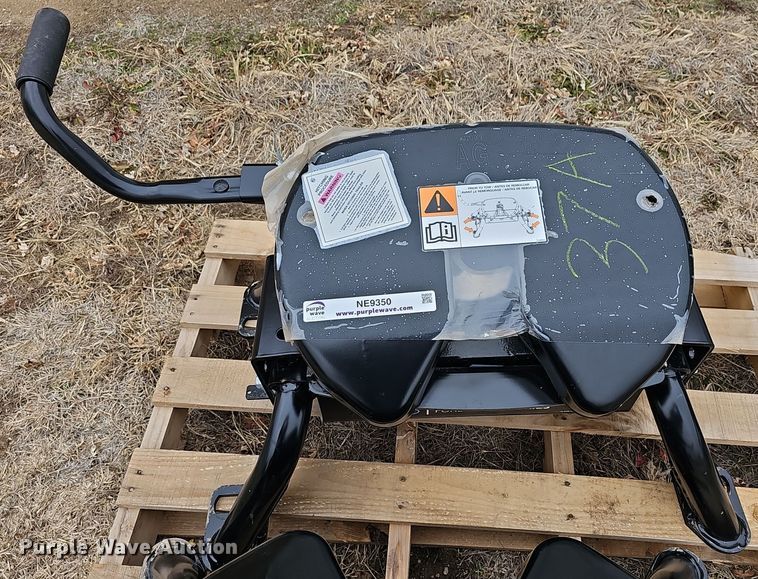 image for item NE9350 Ford AG  fifth wheel hitch